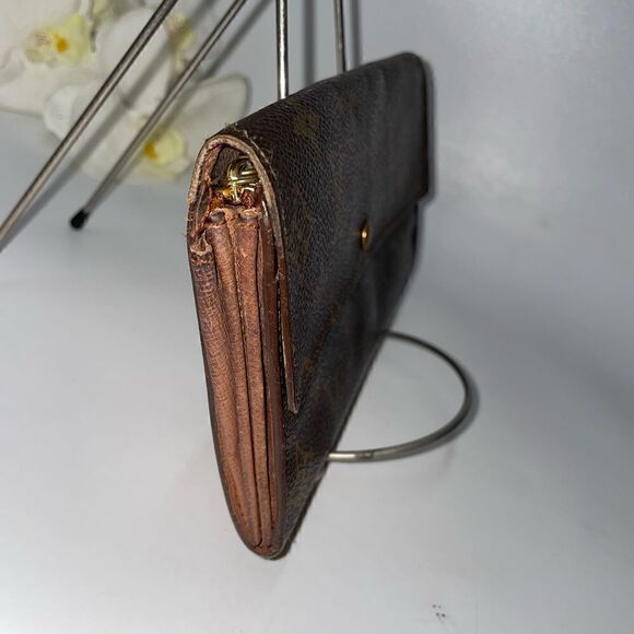 Authentic Louis Vuitton Monogram Sarah Wallet - Picture 3 of 14